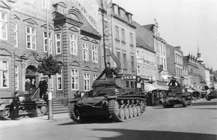 German troops outside Warsaw